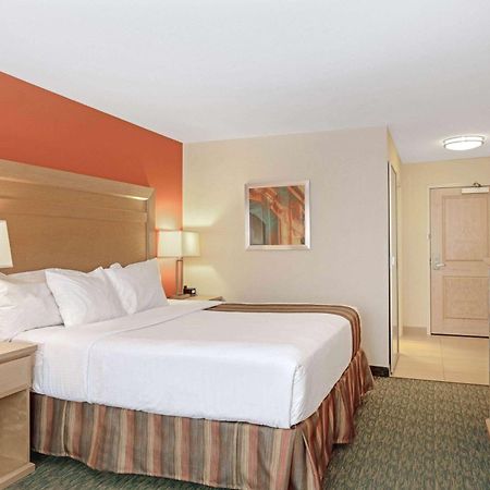 Hotel La Quinta By Wyndham Grand Forks Extérieur photo