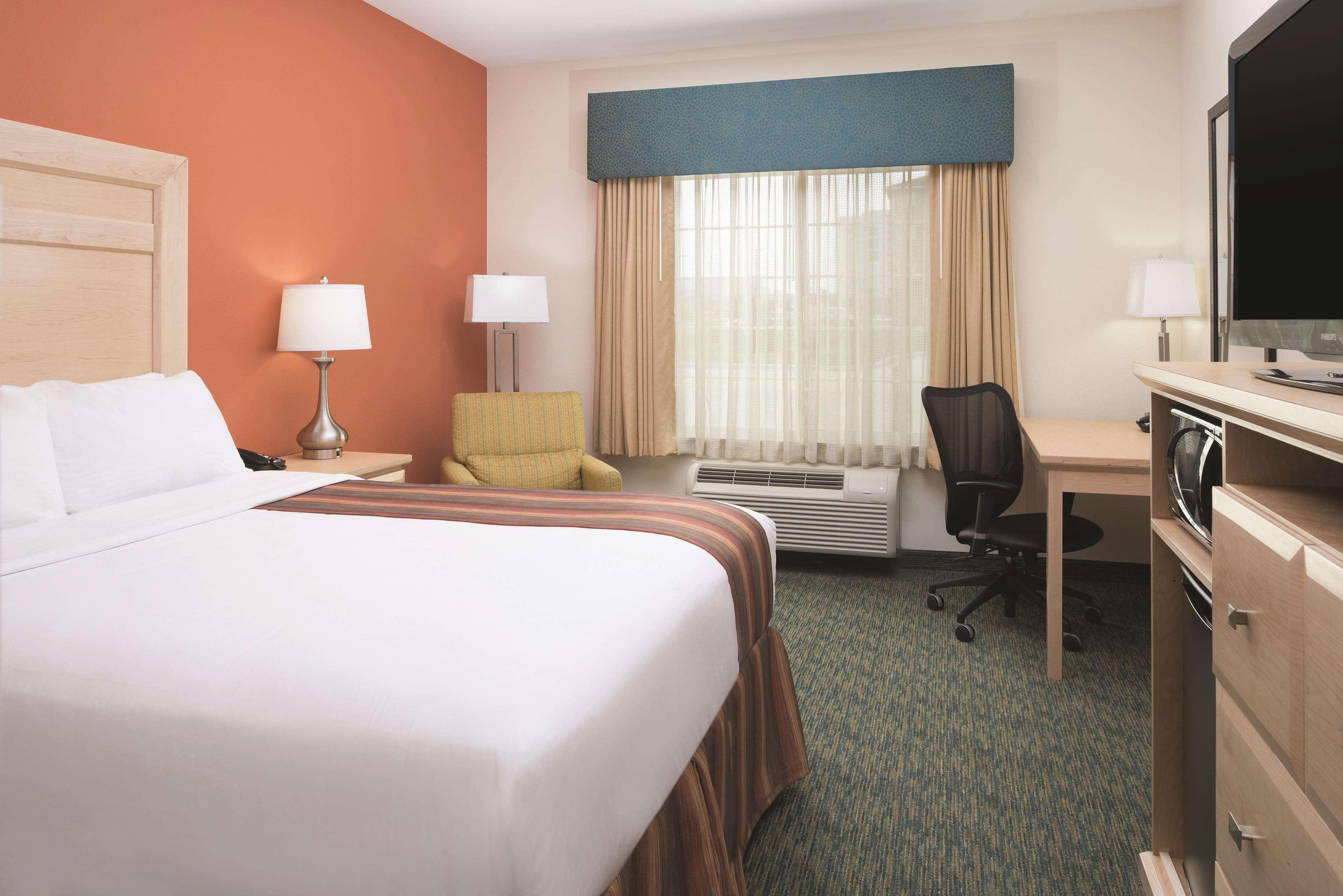 Hotel La Quinta By Wyndham Grand Forks Extérieur photo