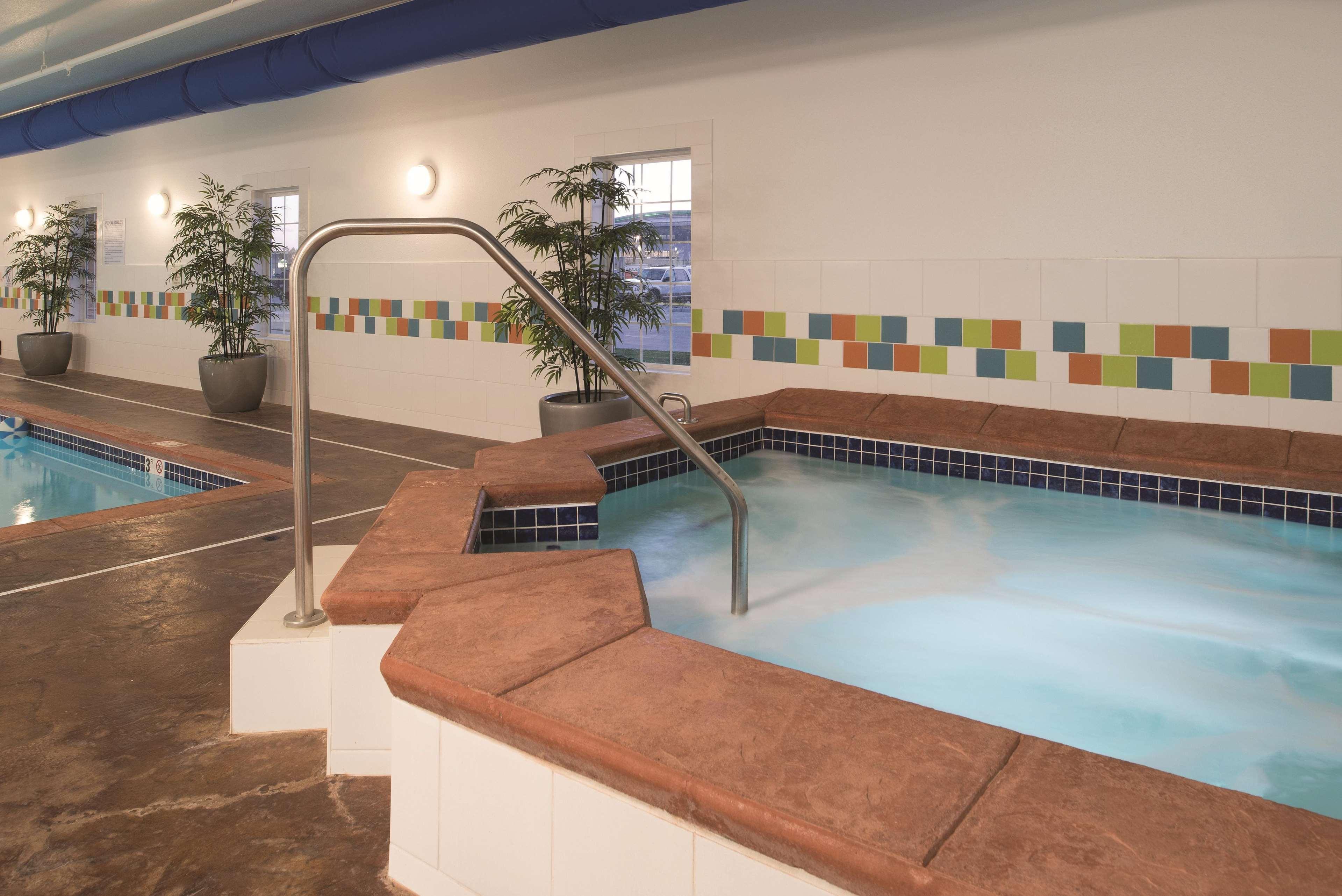 Hotel La Quinta By Wyndham Grand Forks Extérieur photo