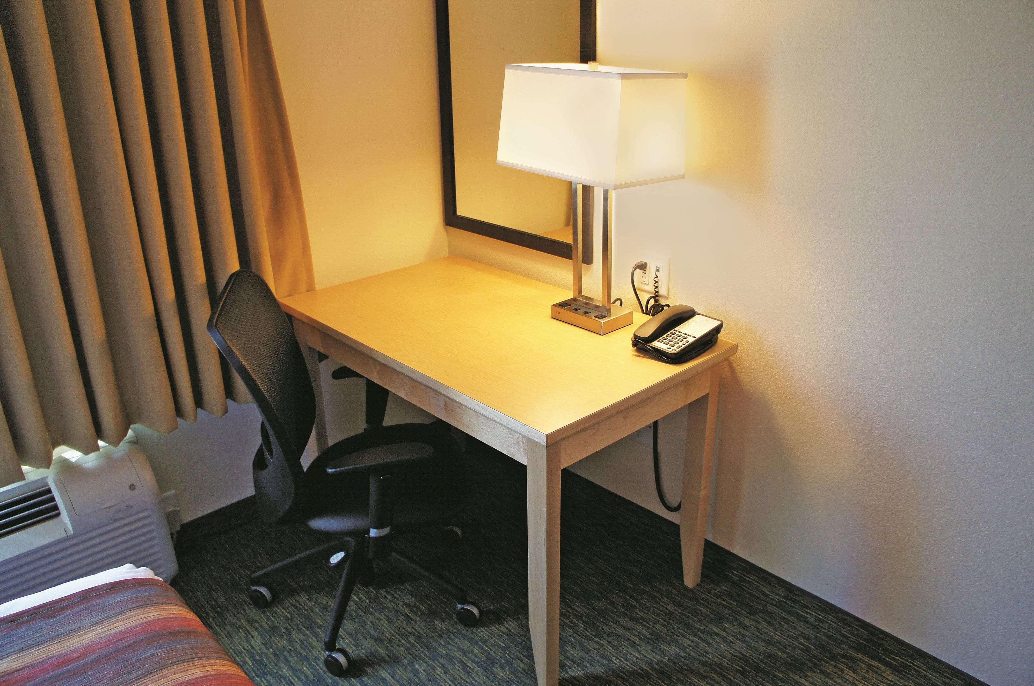 Hotel La Quinta By Wyndham Grand Forks Extérieur photo