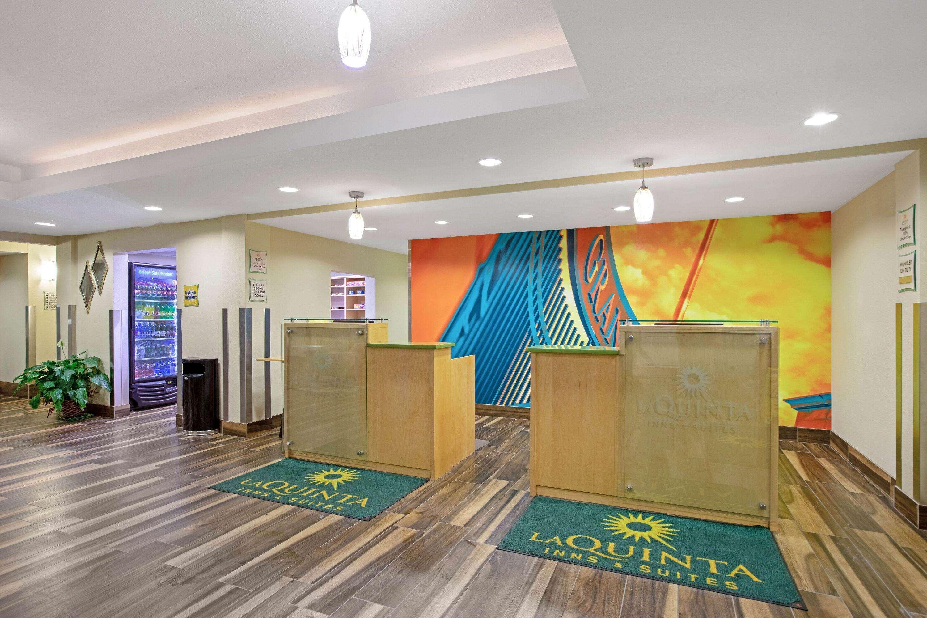 Hotel La Quinta By Wyndham Grand Forks Extérieur photo