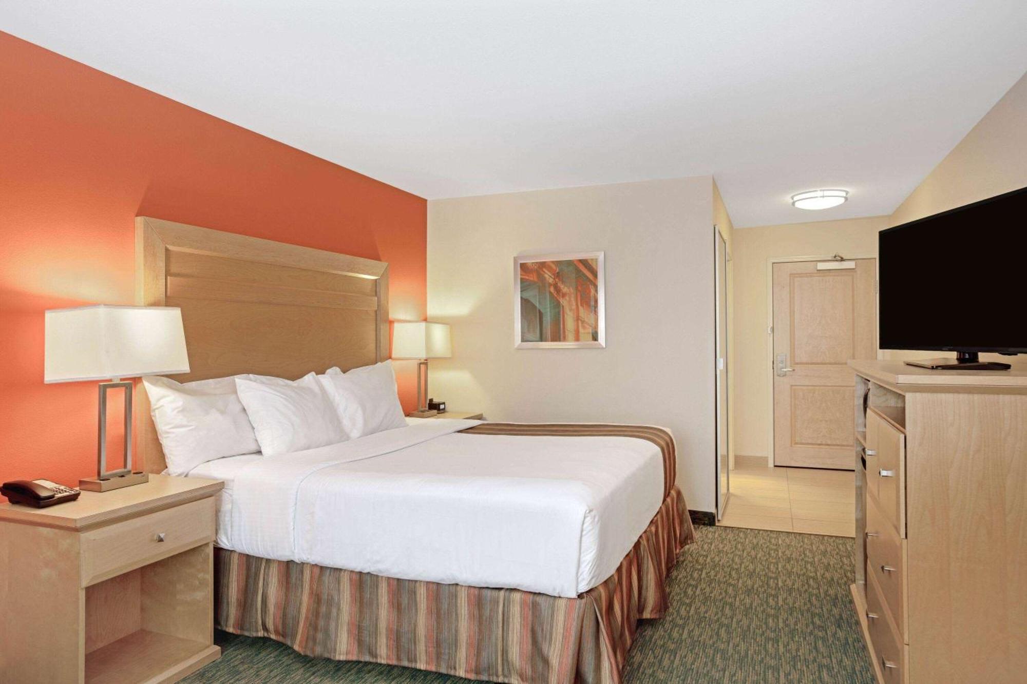 Hotel La Quinta By Wyndham Grand Forks Extérieur photo